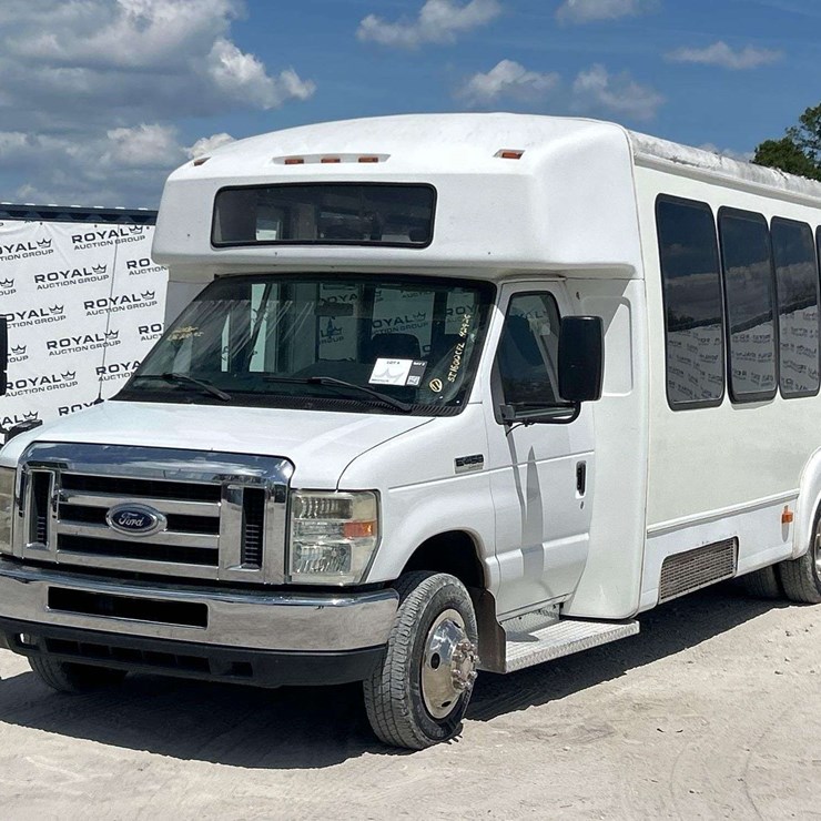 2013 FORD E450