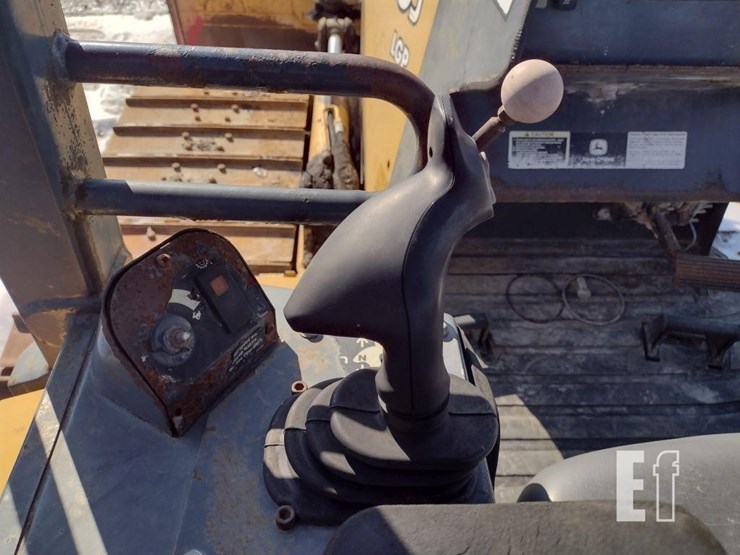 2007-deere-700j-lgp-image-11