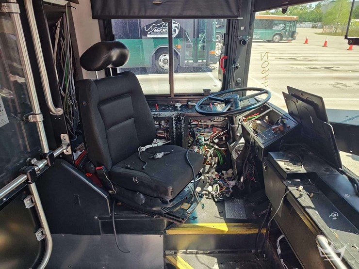 2012-gillig-low-floor-image-39