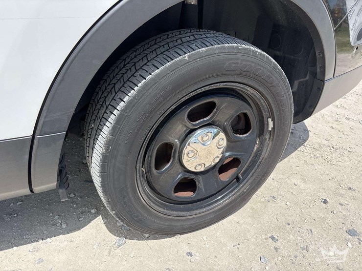 2017-ford-explorer-image-29