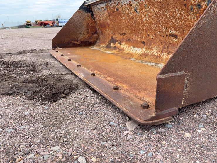 2014-deere-328e-image-32
