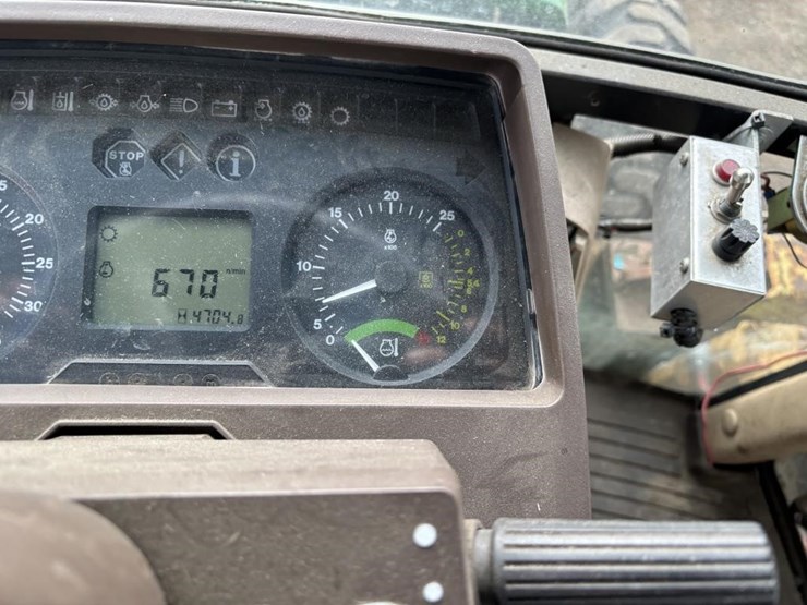 2001-john-deere-6410-image-40