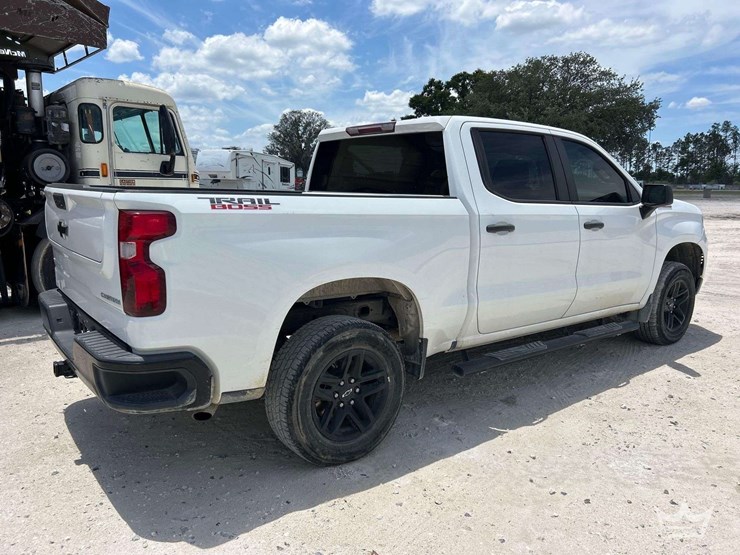 2022-chevrolet-silverado-1500-image-3
