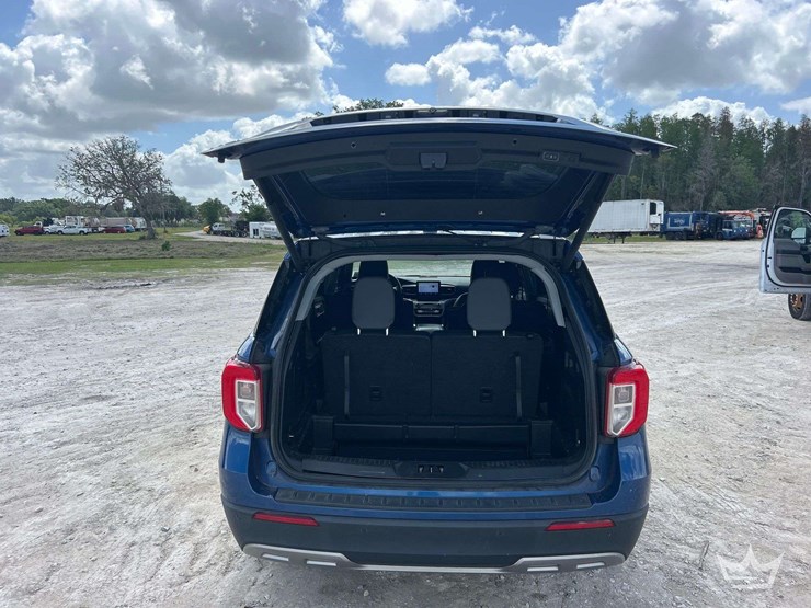 2023-ford-explorer-image-21