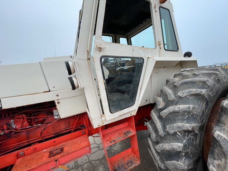 #4064-•-case-1370-tractor-image-60