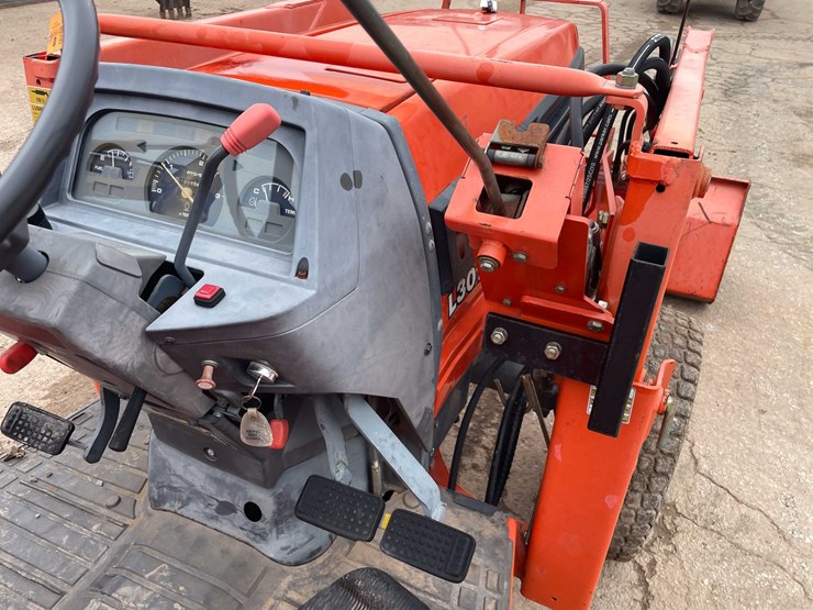 #4056-•-kubota-tractor-image-53