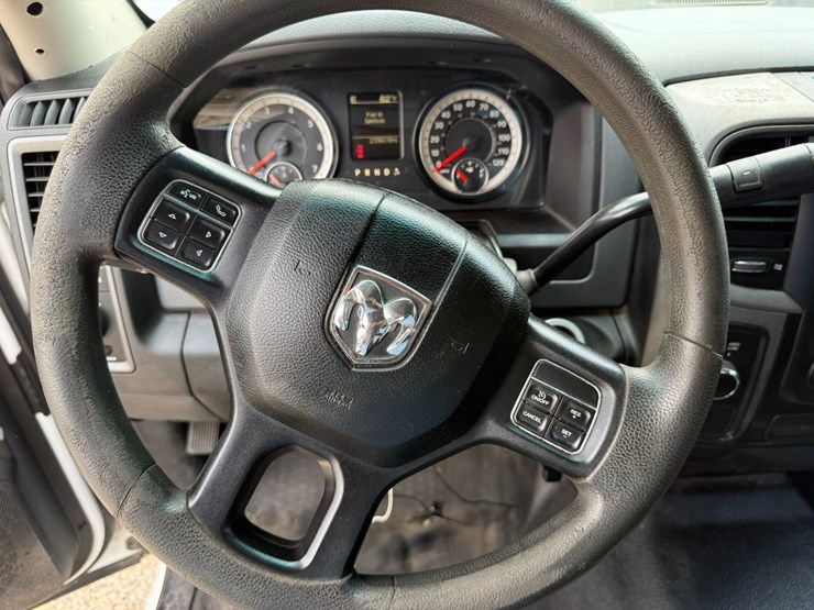 2016-dodge-1500-image-39