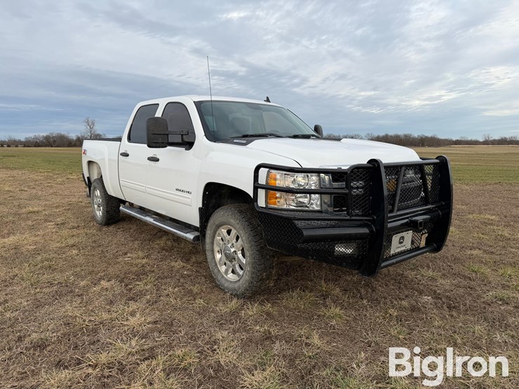 2011-chevrolet-2500hd-image-3