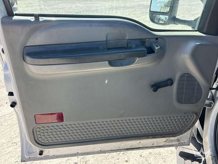 2006-ford-f450-image-16