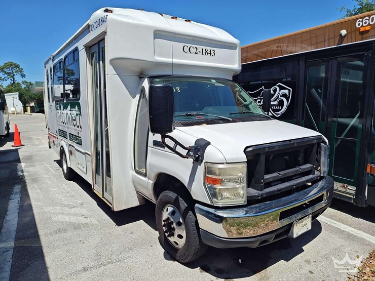 2017-ford-e450-image-2