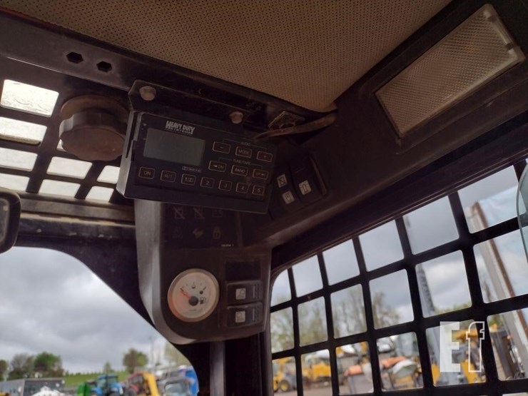 2005-caterpillar-277b-image-9