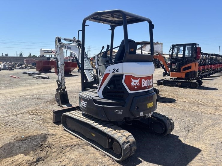 2021-bobcat-e26-image-4