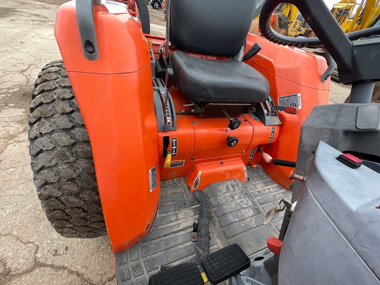 #4056-•-kubota-tractor-image-59