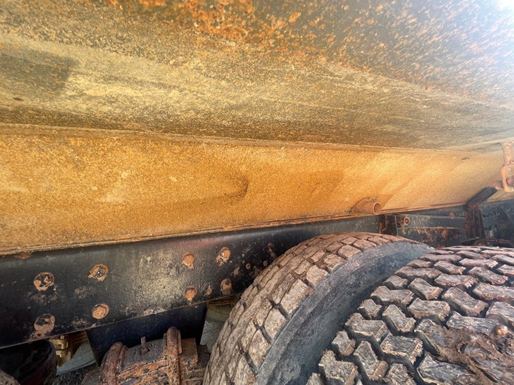 #4013-•-2000-quad-axle-mack-dump-truck-(has-wi-title)-image-32