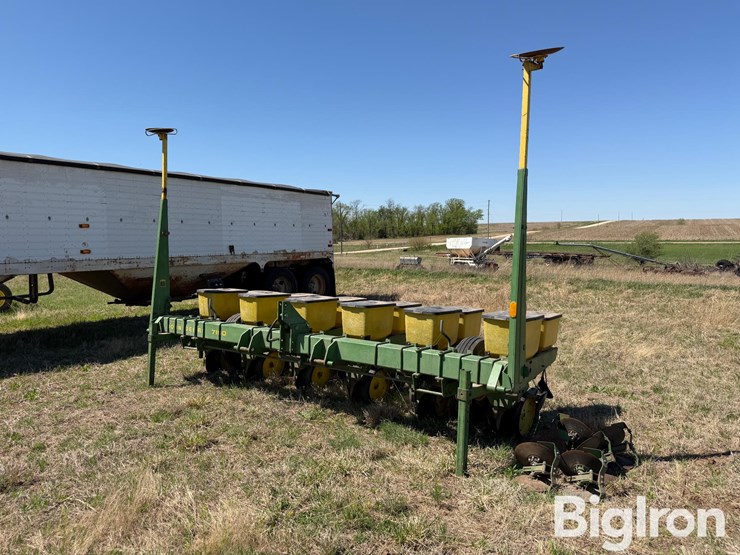 john-deere-7100-image-1