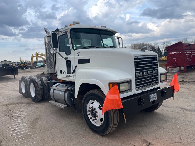 #4030-•-2005-mack-tractor-unit-18-image-3