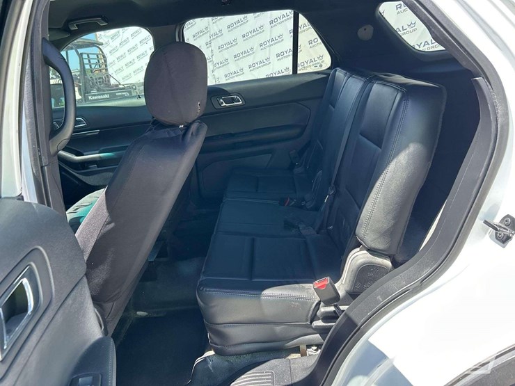 2016-ford-explorer-image-23