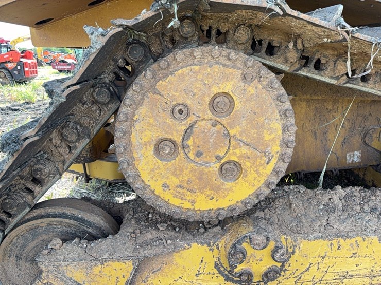 2016-caterpillar-d6t-image-8
