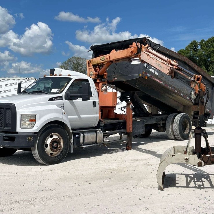 2017 FORD F750