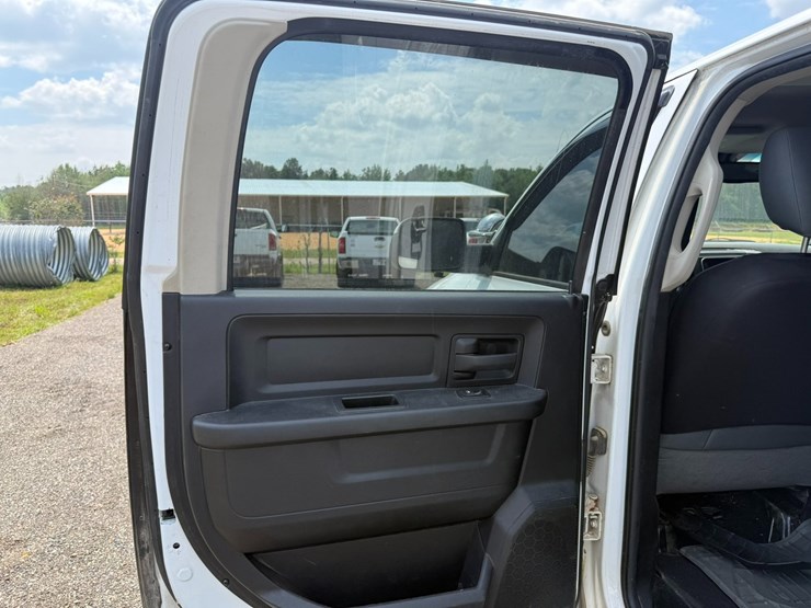 2014-dodge-1500-image-36