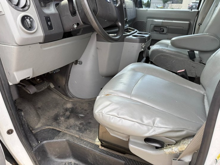 2011-ford-cargo-image-38