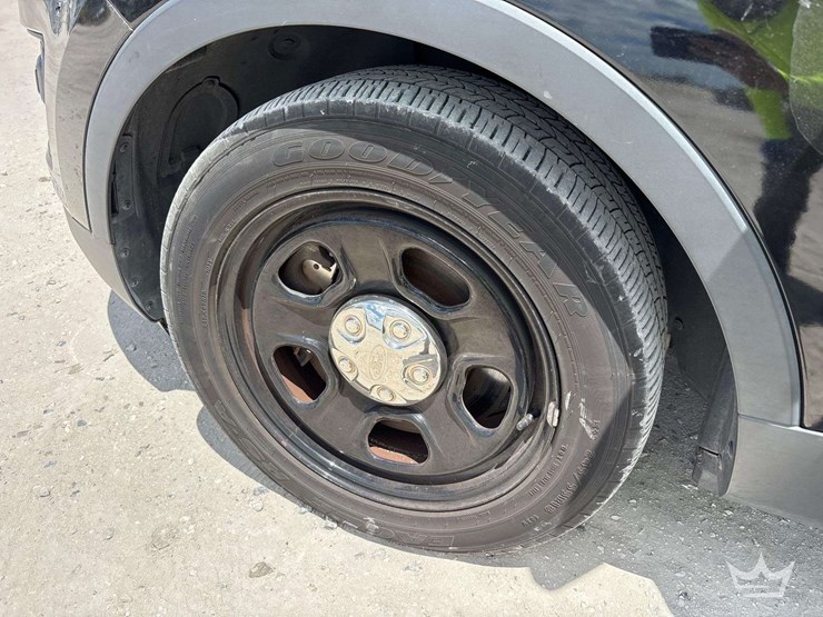 2017-ford-explorer-image-28