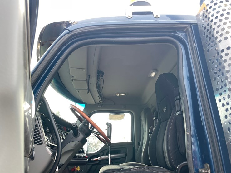 2015-kenworth-t880-image-75