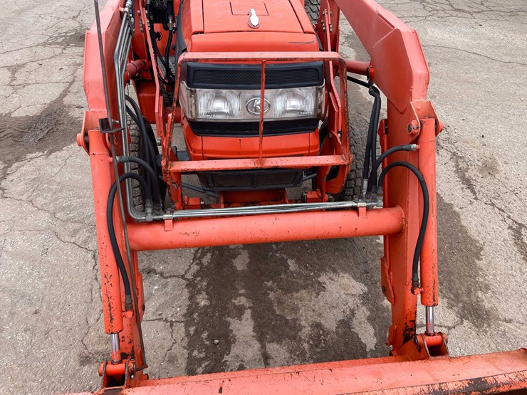 #4056-•-kubota-tractor-image-33