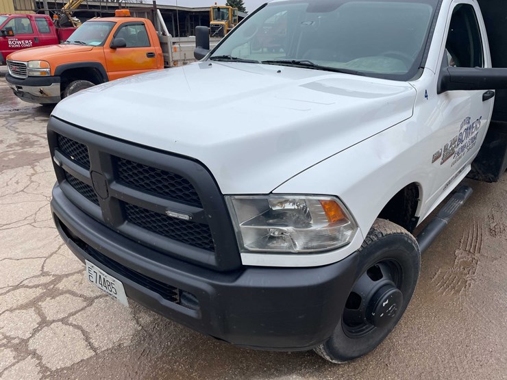 2015-dodge-ram-3500-image-43