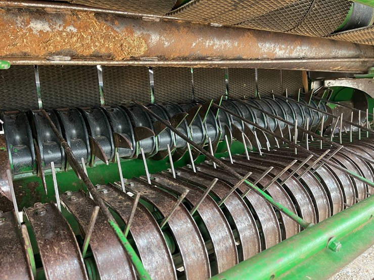 2009-john-deere-568-image-8