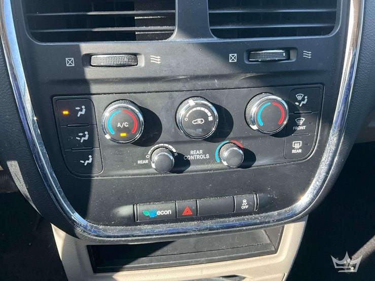 2017-dodge-grand-caravan-image-18