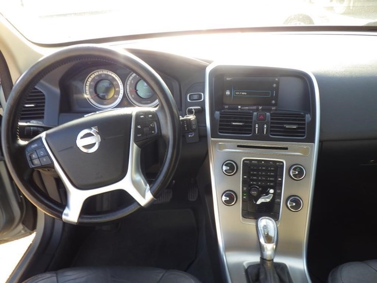 2013-volvo-xc60-image-9