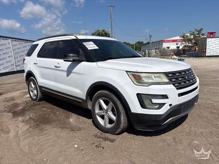 2017-ford-explorer-image-4
