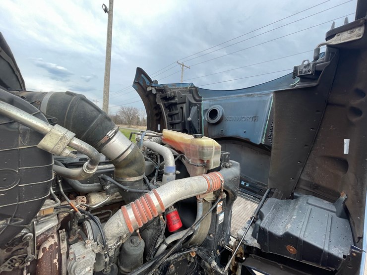 2015-kenworth-t880-image-63