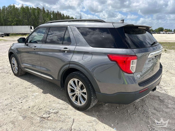 2021-ford-explorer-image-4