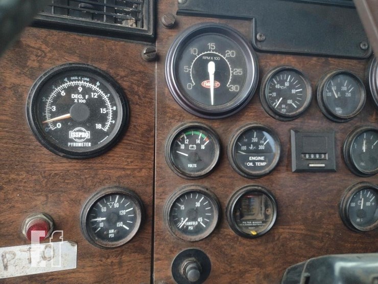 1993-peterbilt-379-image-7