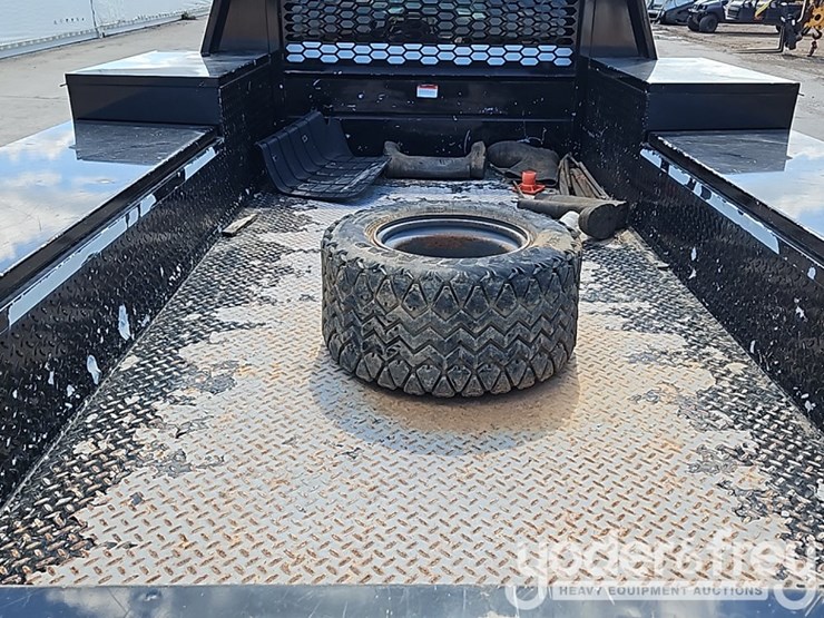2022-chevrolet-3500hd-image-17