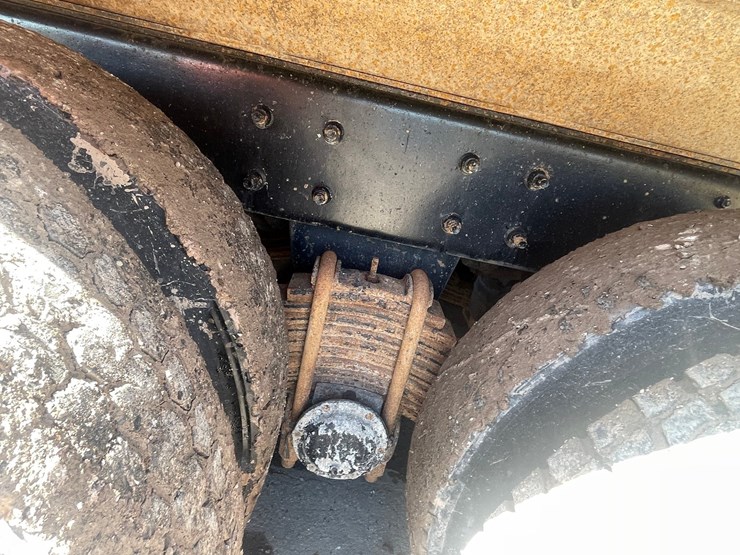 2013-mack-granite-104fr-image-73
