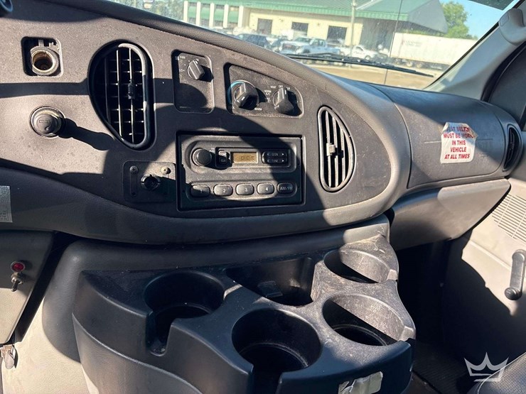 2006-ford-cargo-image-17