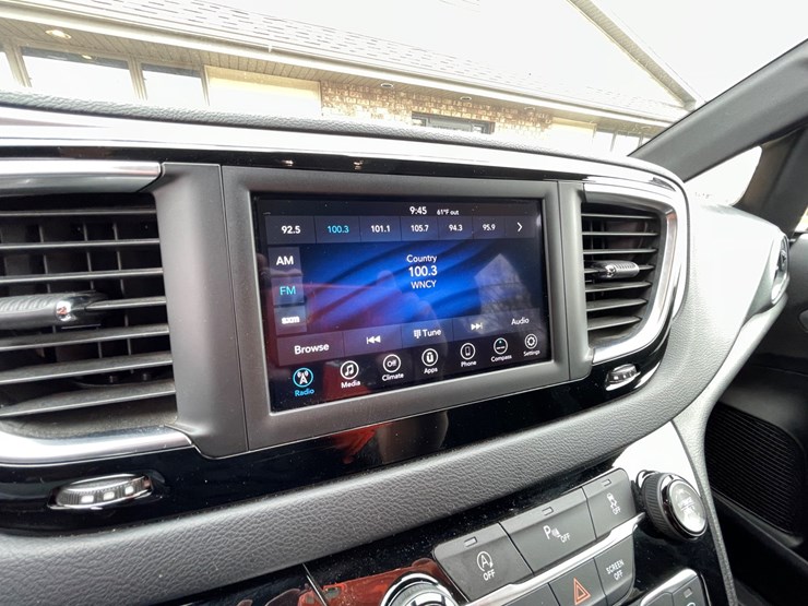 2018-chrysler-pacifica-image-50