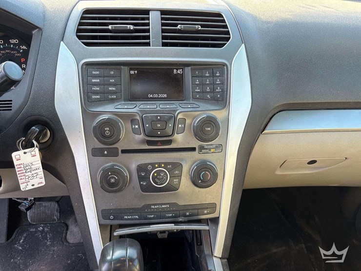 2015-ford-explorer-image-17