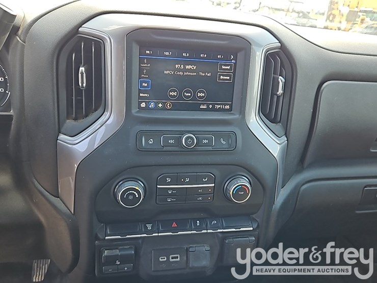2022-chevrolet-3500hd-image-24