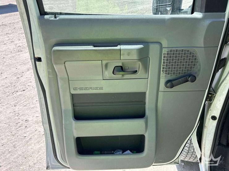 2009-ford-cargo-image-20