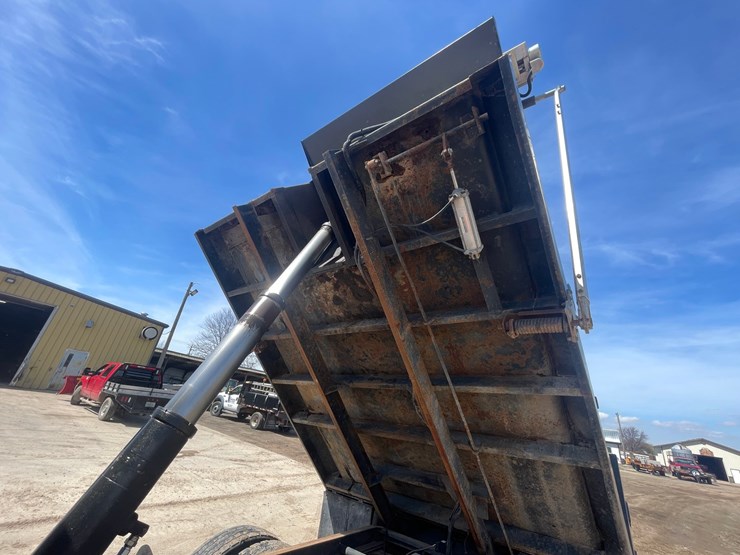 #4015-•-2004-freightliner-dump-truck-(has-wi-title)-image-123