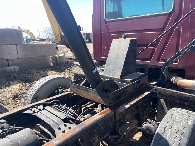#4013-•-2000-quad-axle-mack-dump-truck-(has-wi-title)-image-153