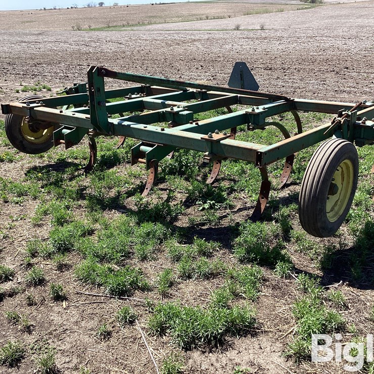 JOHN DEERE 1610