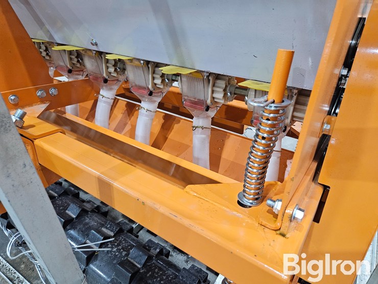 2025-caterpillar-12-image-13