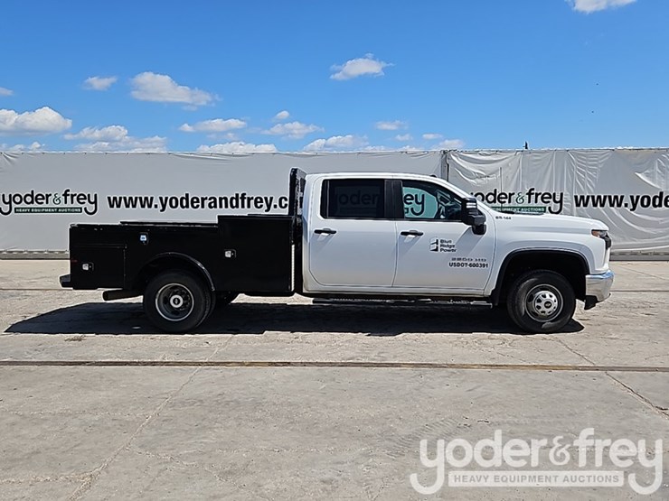 2022-chevrolet-3500hd-image-6