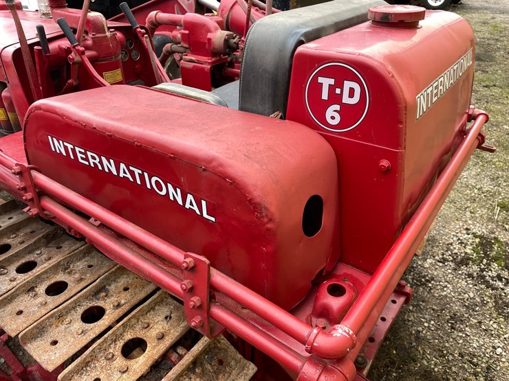 #4087-•-international-antique-dozer-image-27