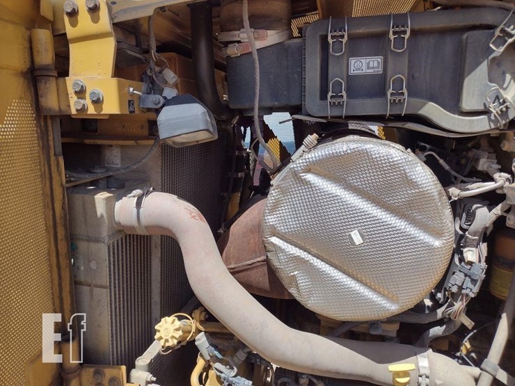 2014-caterpillar-d6t-xw-image-22